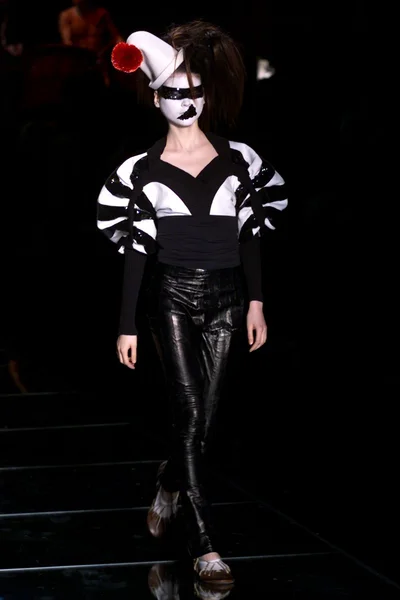 Look 32